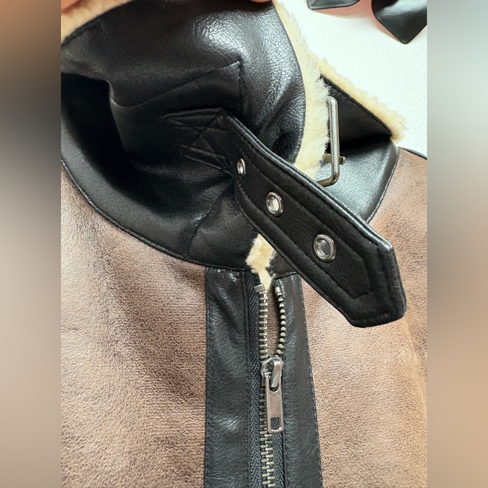 DIVIDED Faux Leather Sherpa Vest - Picture 6 of 13